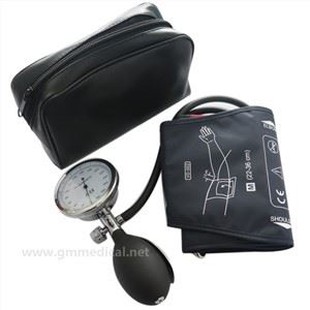 Manguito de presión arterial manual para adultos, manguito de tubo único con manómetro y bulbo de inflado de color azul oscuro.